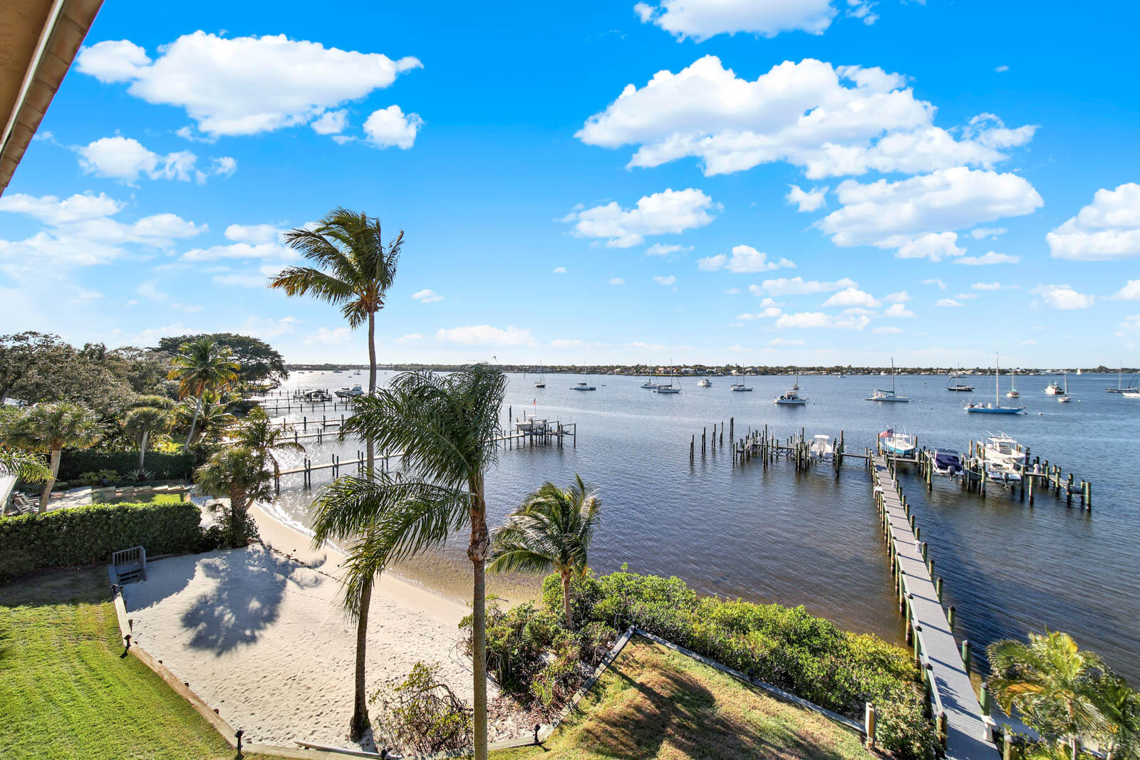 EDGEWATER VILLAS CONDO - Residential