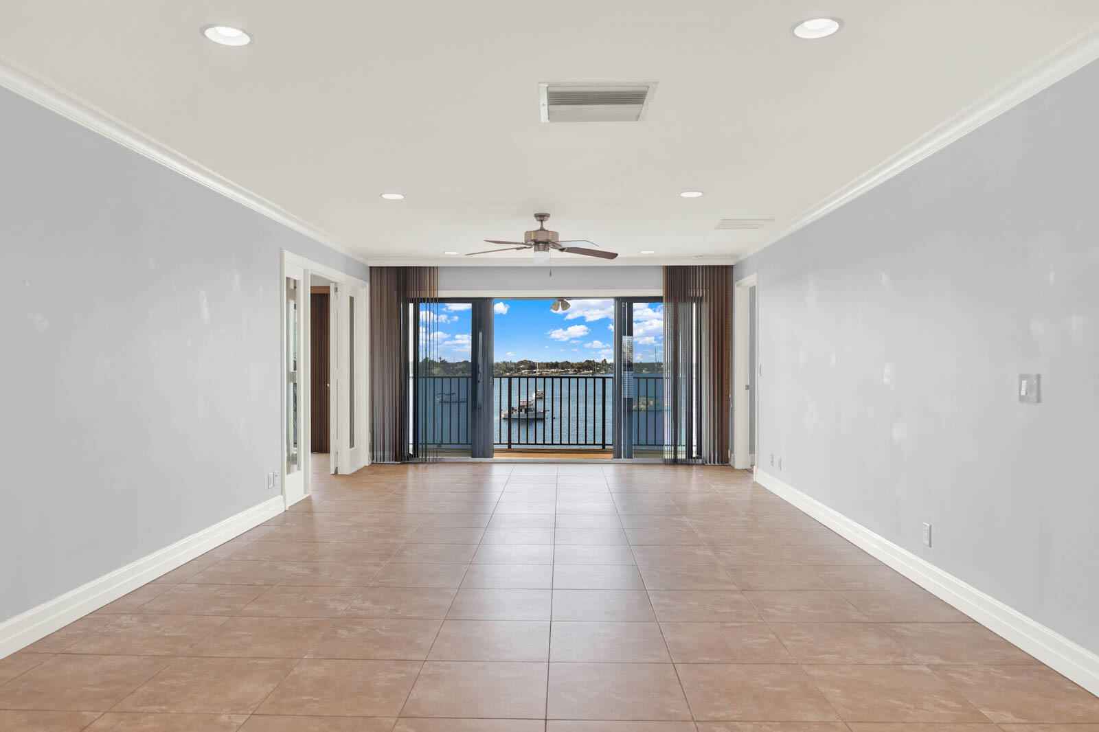 EDGEWATER VILLAS CONDO - Residential