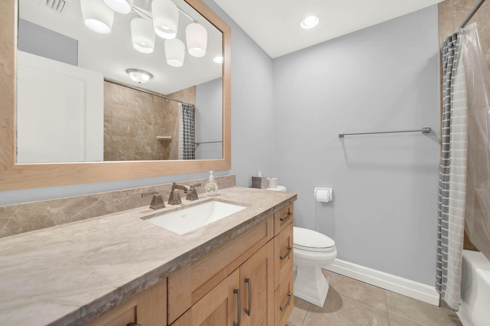 EDGEWATER VILLAS CONDO - Residential