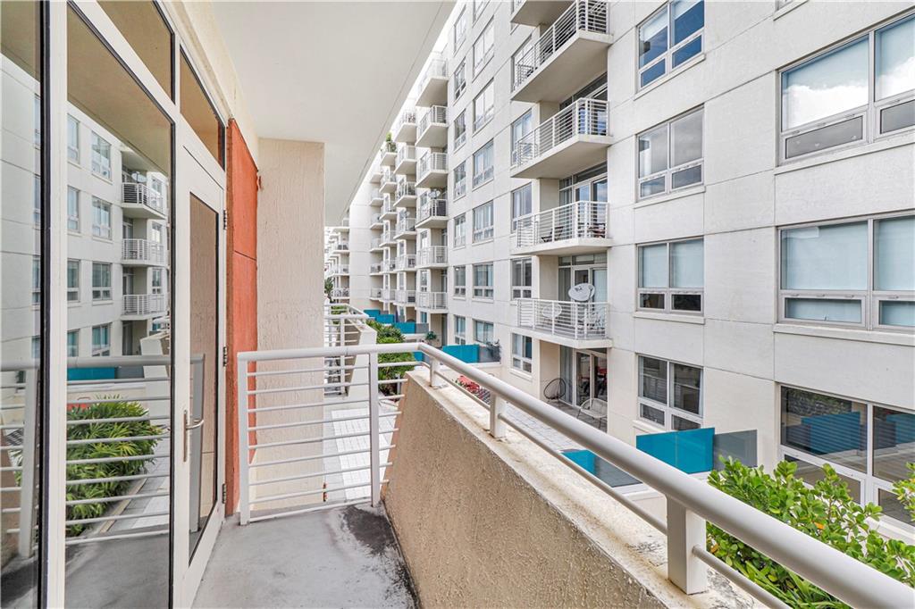 MIDBLOCK MIAMI CONDO - Residential Lease