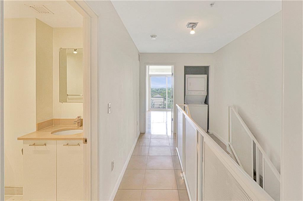 MIDBLOCK MIAMI CONDO - Residential Lease