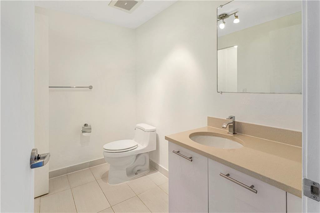 MIDBLOCK MIAMI CONDO - Residential Lease