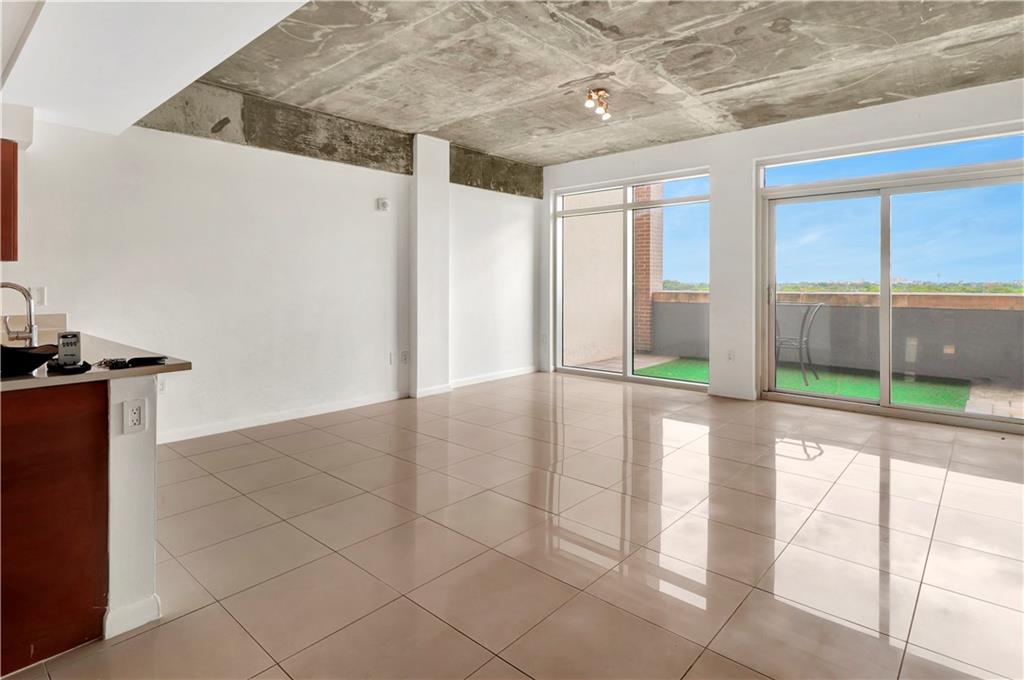 MIDBLOCK MIAMI CONDO - Residential Lease