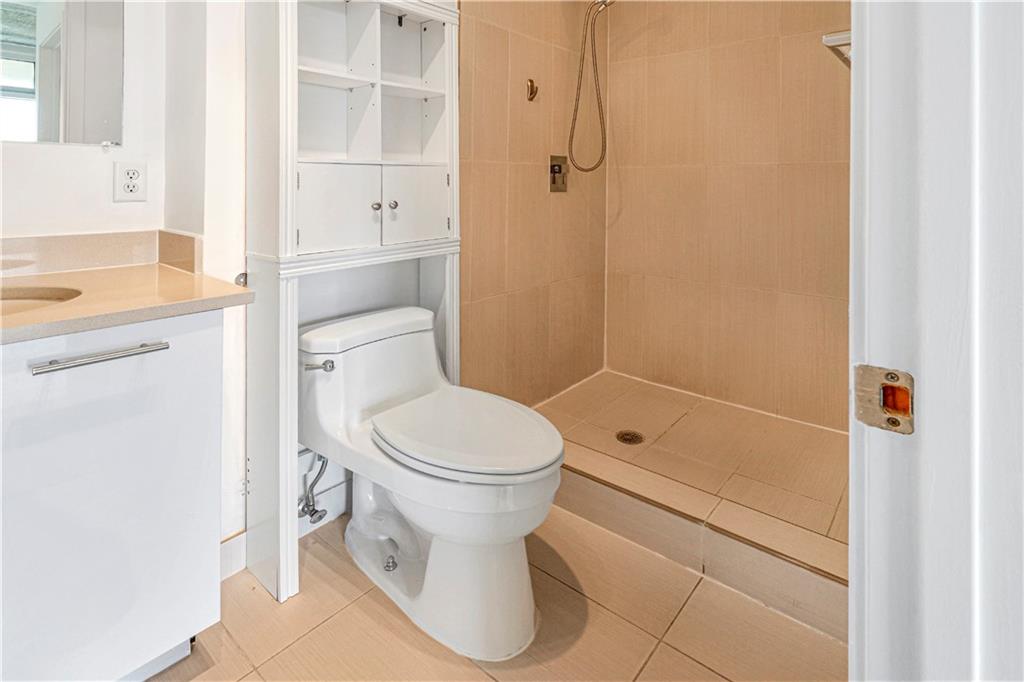 MIDBLOCK MIAMI CONDO - Residential Lease