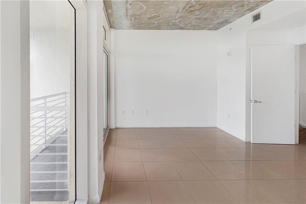 MIDBLOCK MIAMI CONDO - Residential Lease