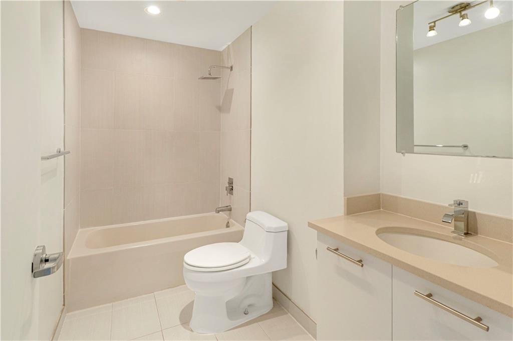 MIDBLOCK MIAMI CONDO - Residential Lease