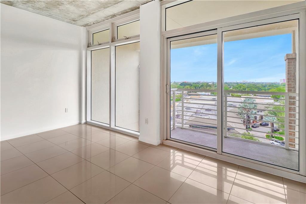 MIDBLOCK MIAMI CONDO - Residential Lease