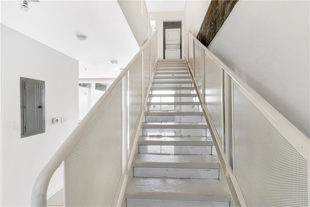 MIDBLOCK MIAMI CONDO - Residential Lease