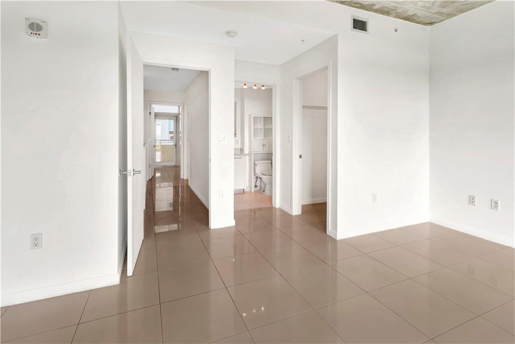 MIDBLOCK MIAMI CONDO - Residential Lease