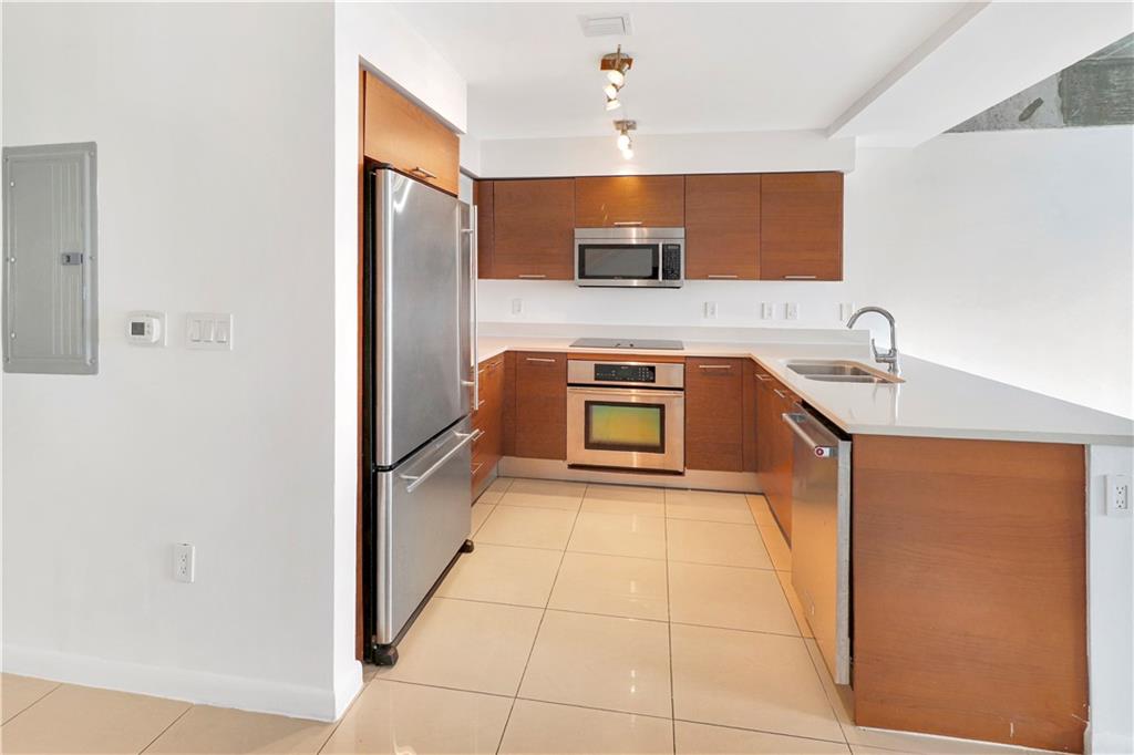 MIDBLOCK MIAMI CONDO - Residential Lease