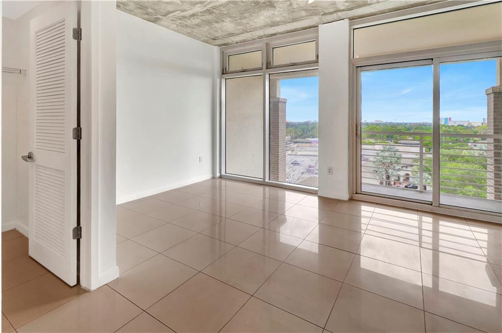 MIDBLOCK MIAMI CONDO - Residential Lease