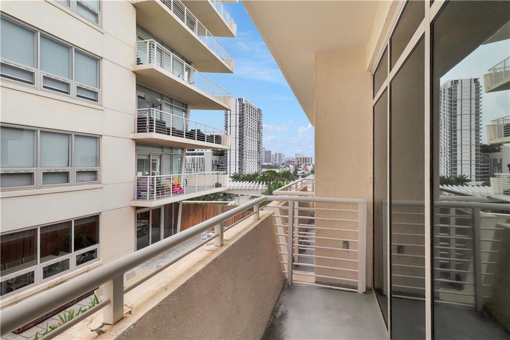 MIDBLOCK MIAMI CONDO - Residential Lease