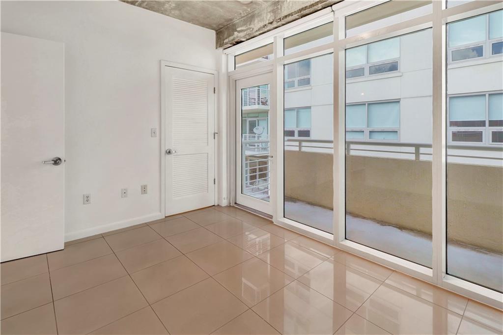 MIDBLOCK MIAMI CONDO - Residential Lease