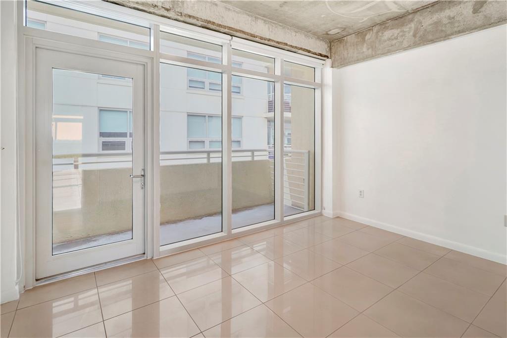 MIDBLOCK MIAMI CONDO - Residential Lease