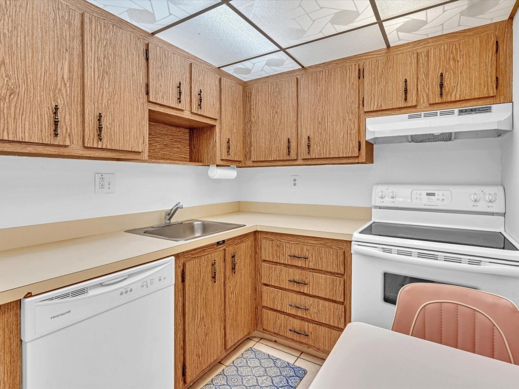 Rio Espana Condominium - Residential