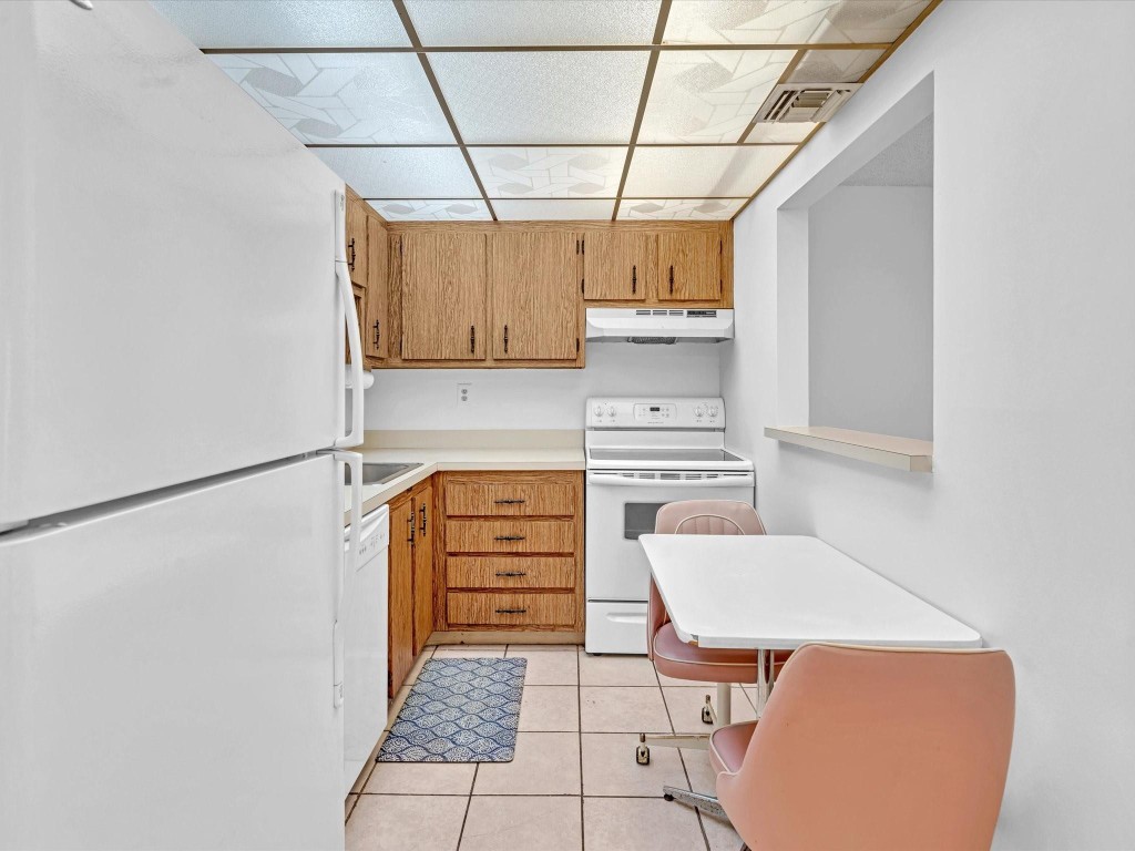 Rio Espana Condominium - Residential