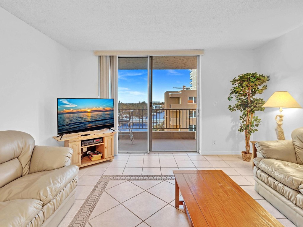 Rio Espana Condominium - Residential