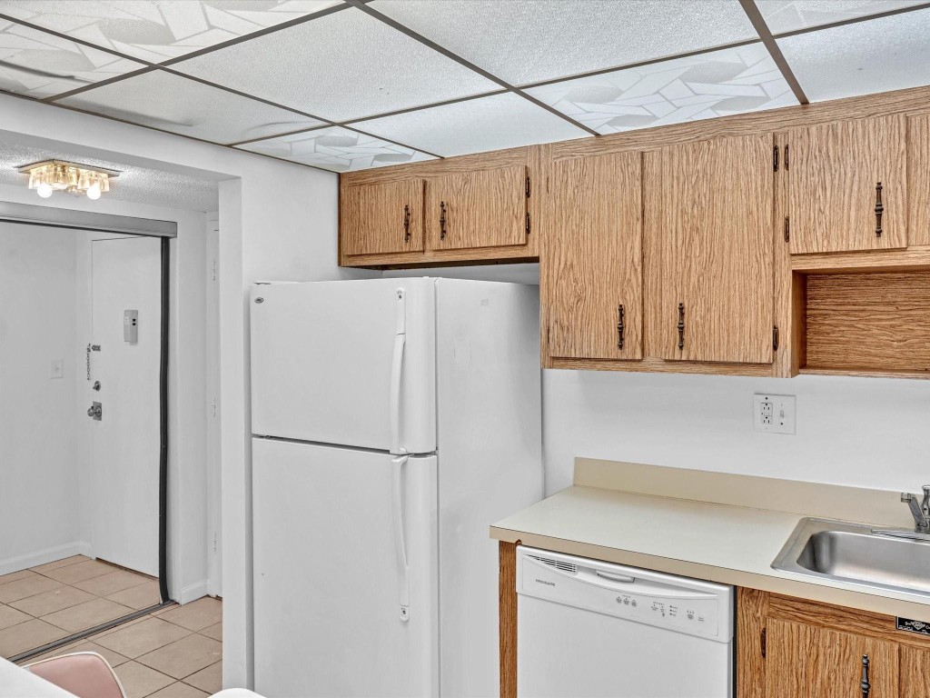 Rio Espana Condominium - Residential