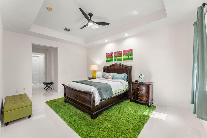 FOUR SEASONS - Residential