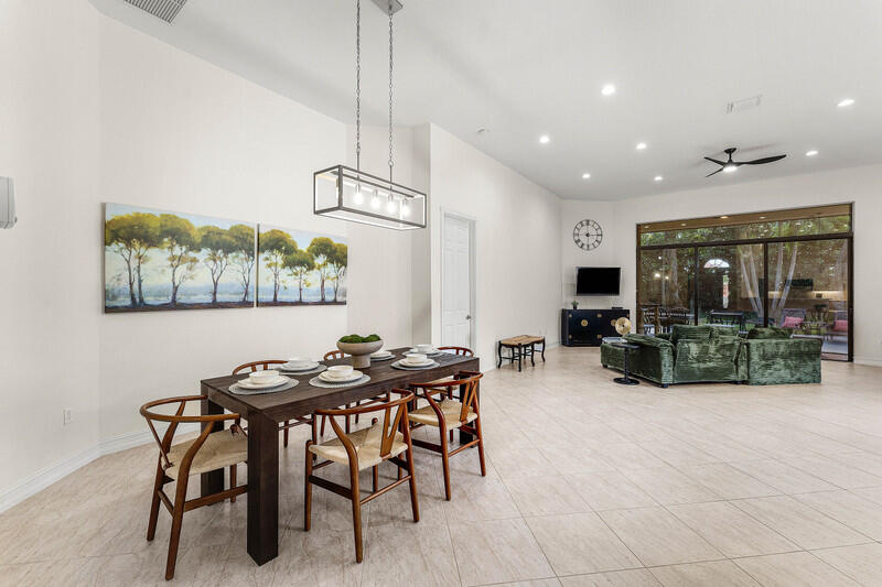 FOUR SEASONS - Residential