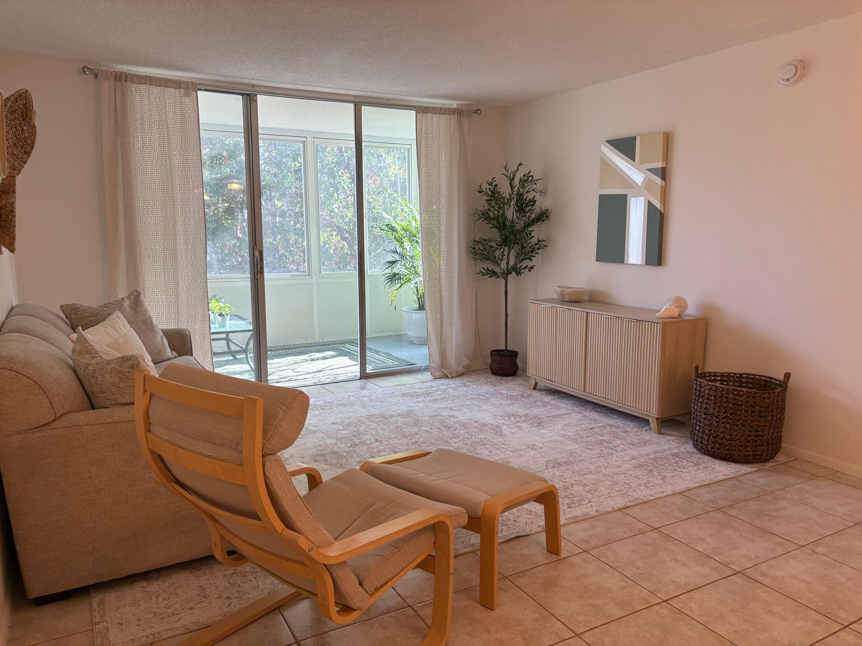 CYPRESS CHASE CONDO NO 7 - Residential