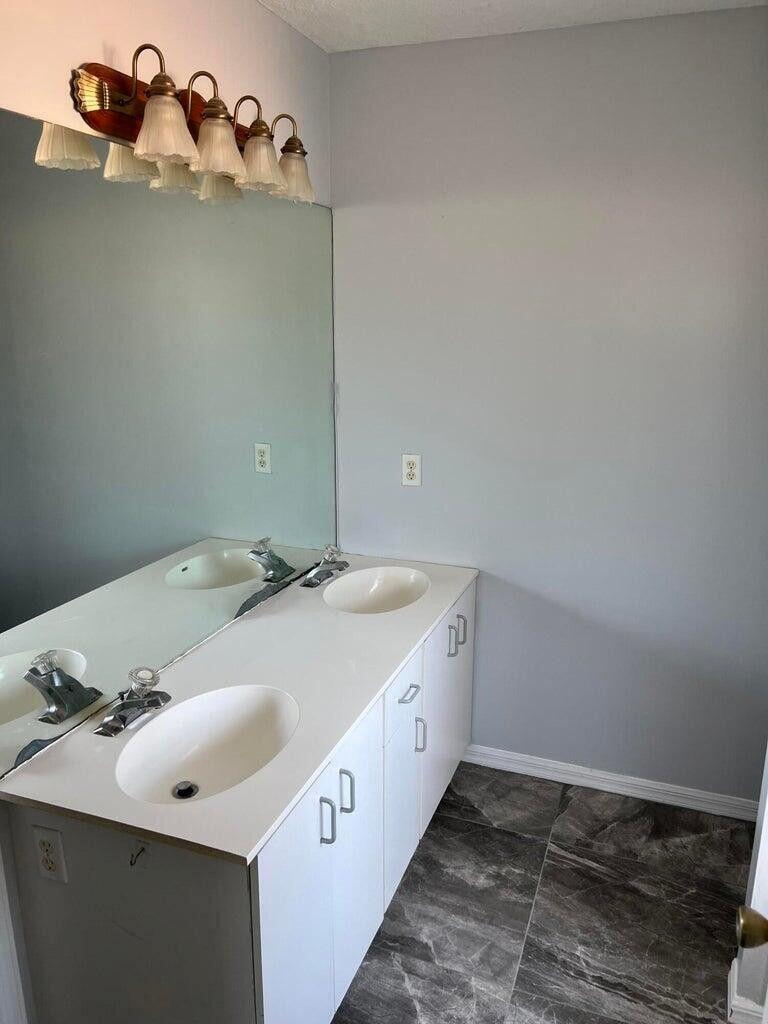 PORT ST LUCIE SECTION 3 - Residential Lease