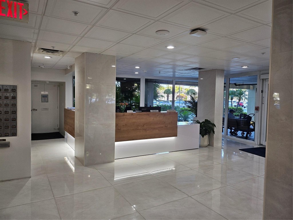 CORAL RIDGE TOWER - Residential