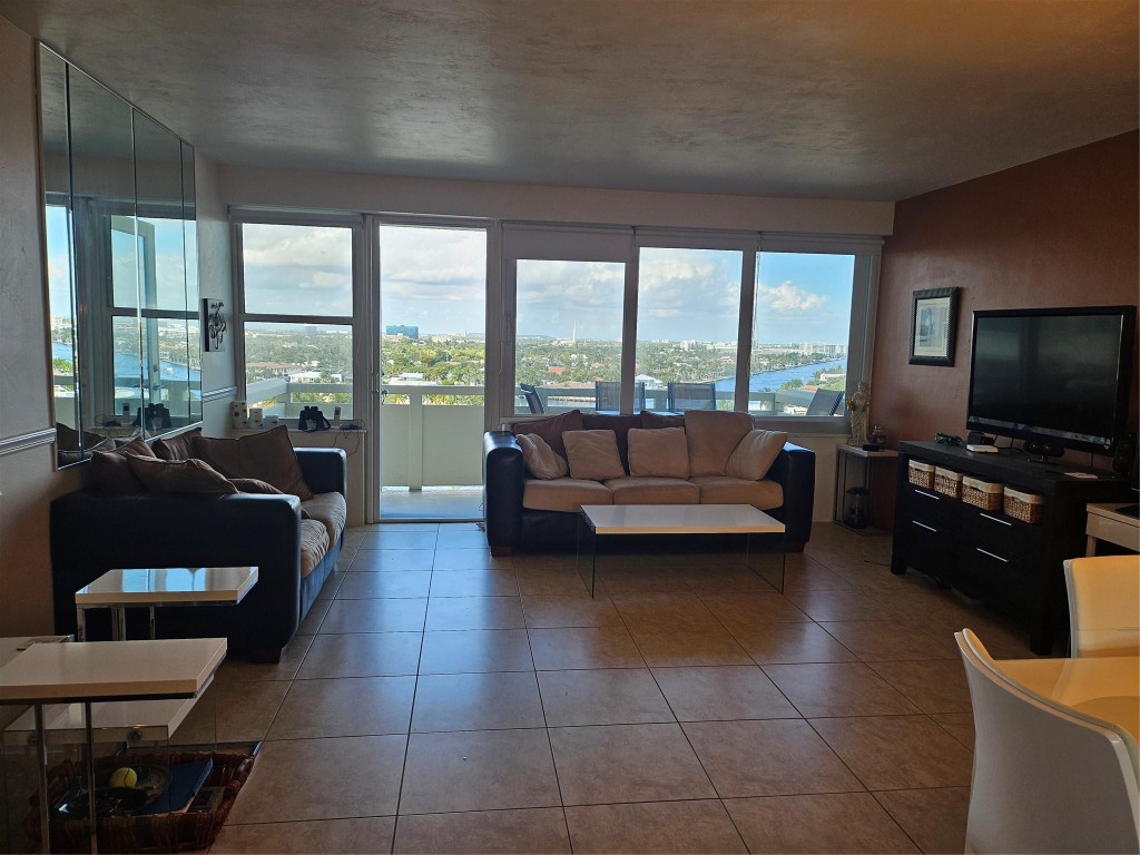 CORAL RIDGE TOWER - Residential