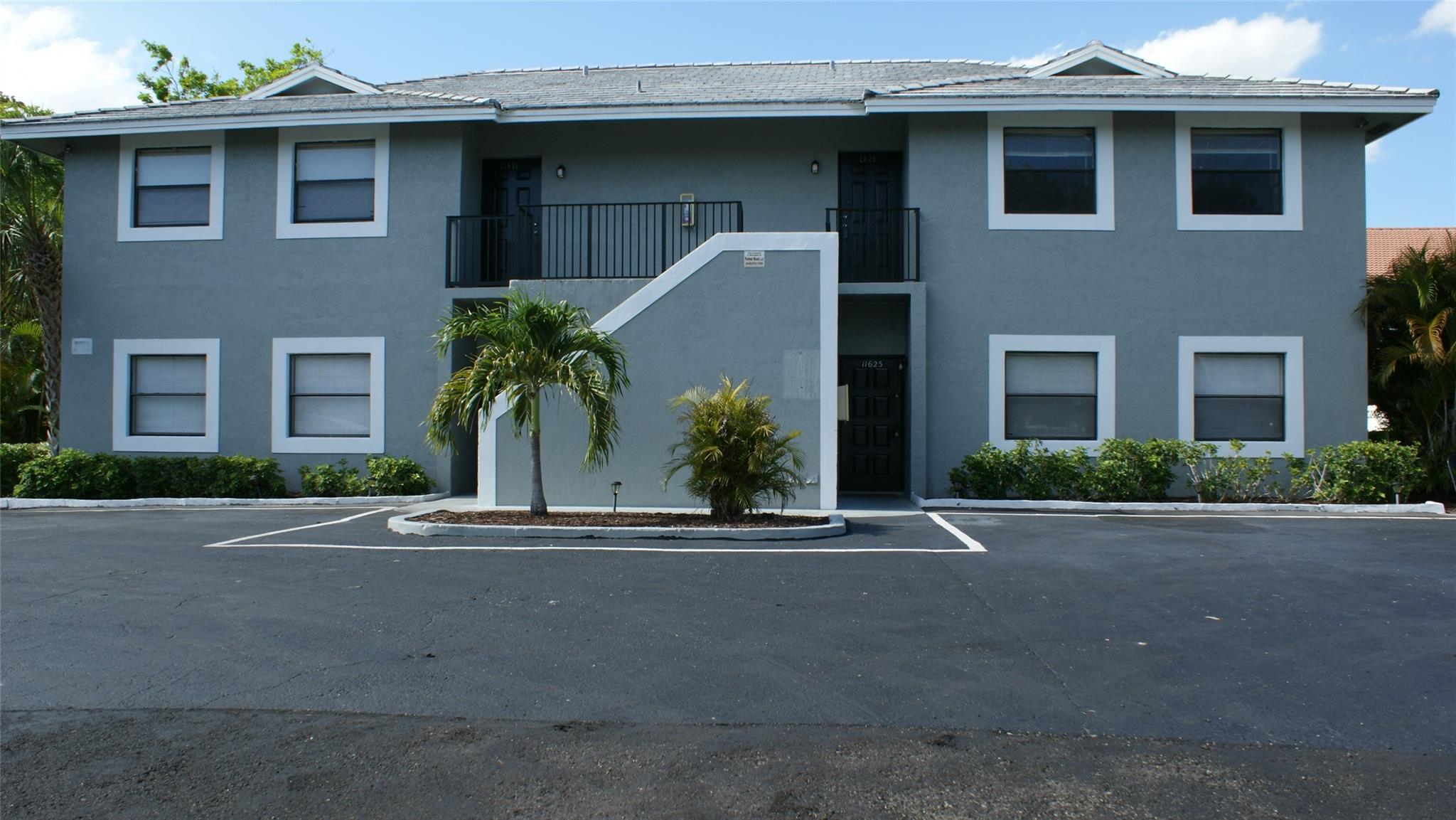Absolutely stunning! This first-floor unit features 3 bedrooms and 2 bathrooms with upgraded kitchen and bathrooms. It boasts porcelain flooring throughout and a freshly painted interior. Ready for immediate move-in, the rent includes water/sewer, garbage, and yard maintenance. Renters' insurance is required, and proof must be provided prior to occupancy.