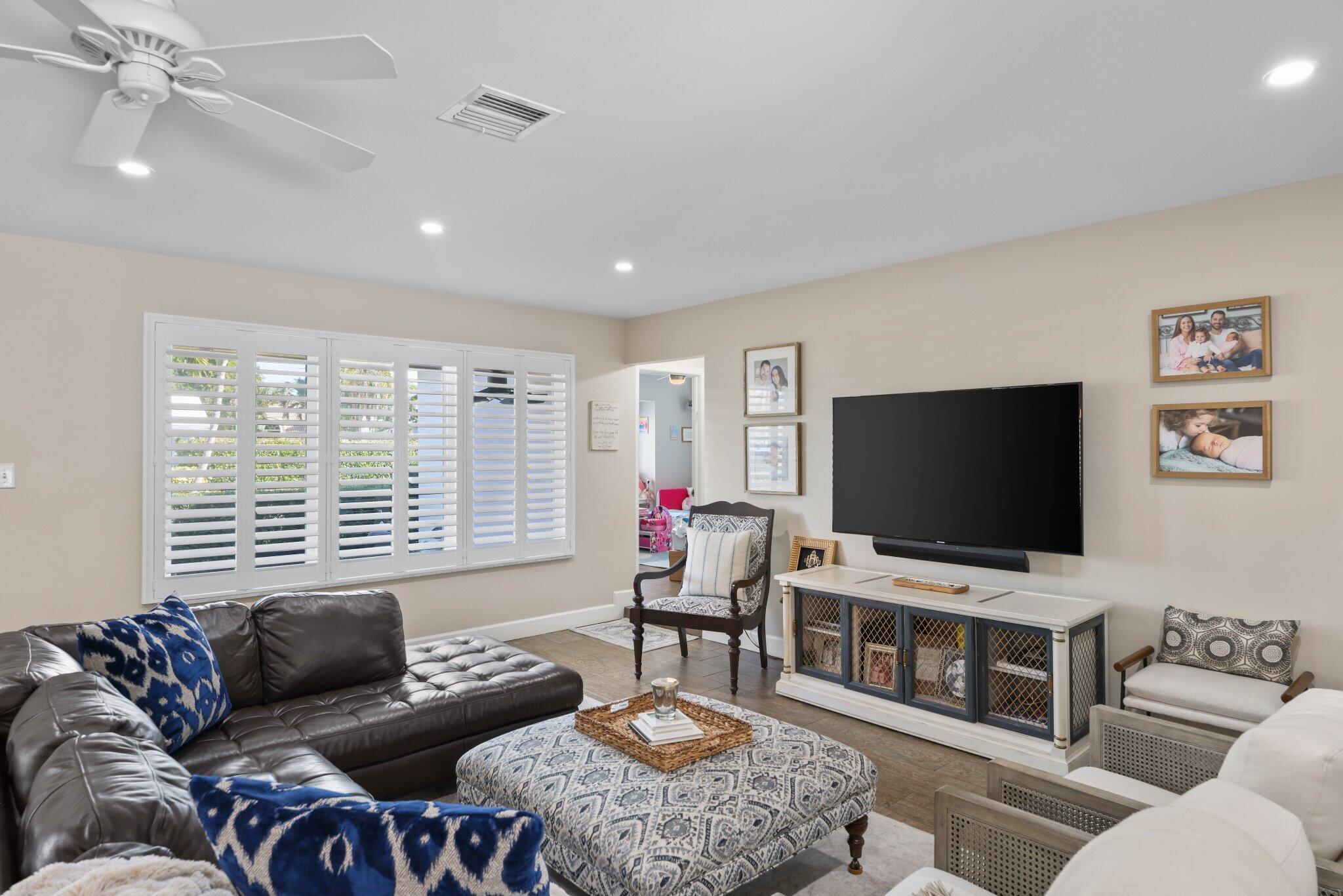 VENETIAN ISLES 3RD SEC - Residential