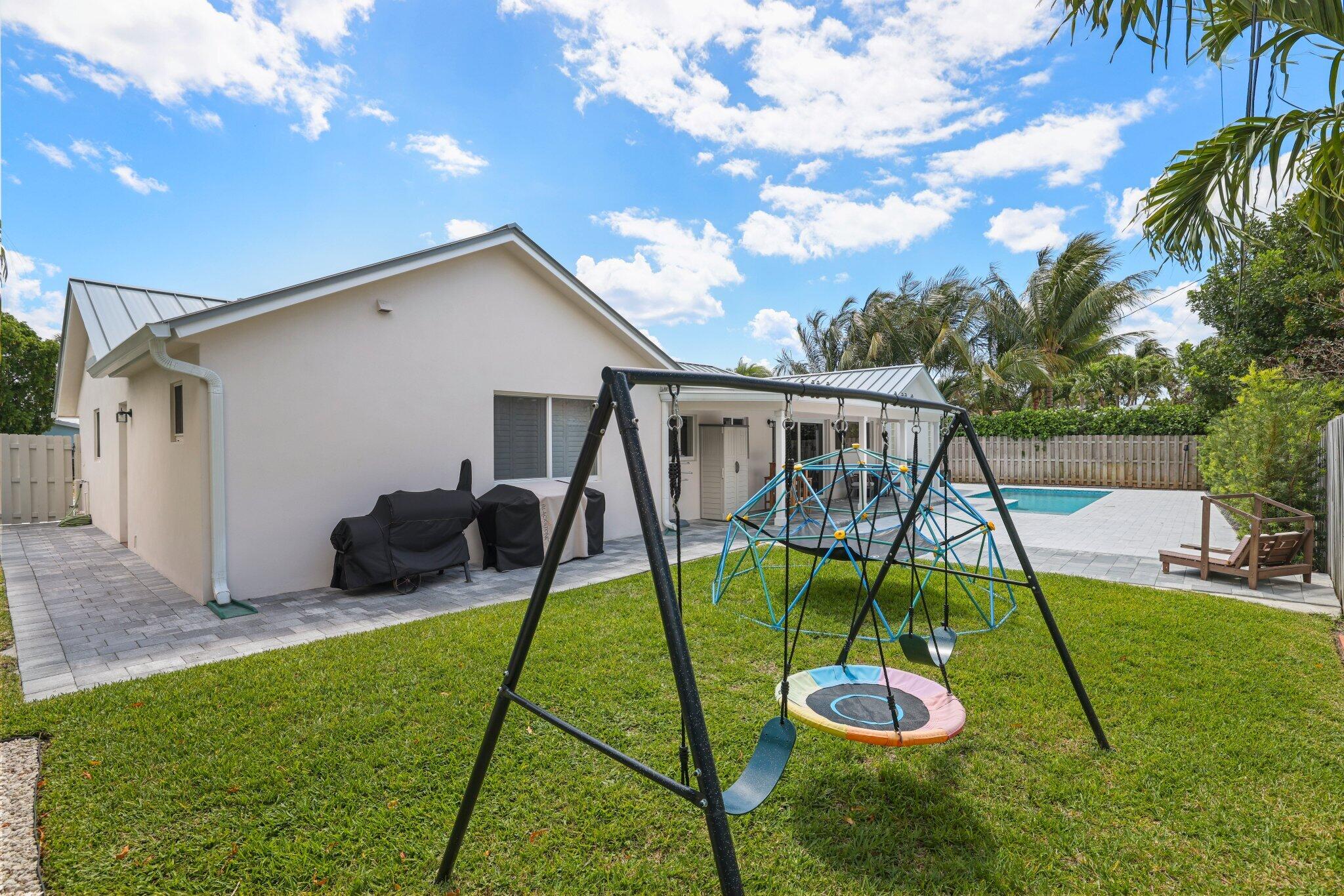VENETIAN ISLES 3RD SEC - Residential