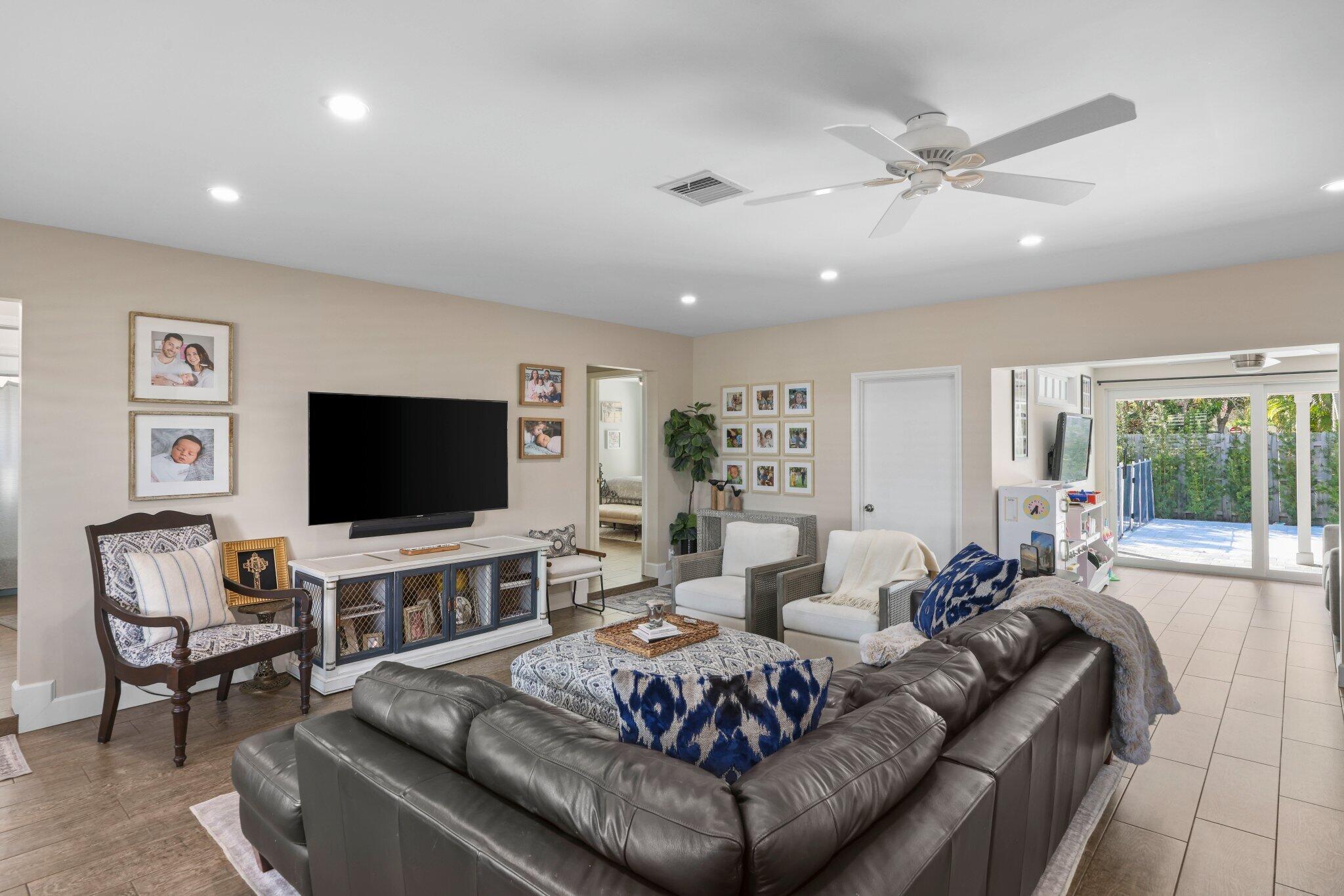 VENETIAN ISLES 3RD SEC - Residential