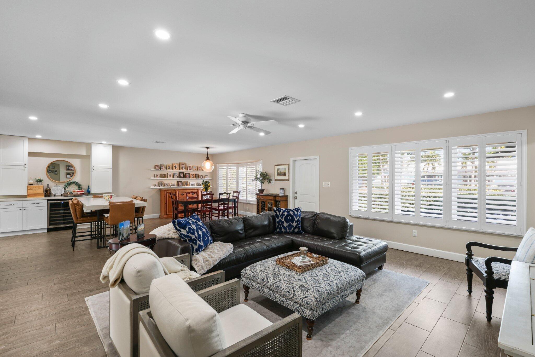 VENETIAN ISLES 3RD SEC - Residential