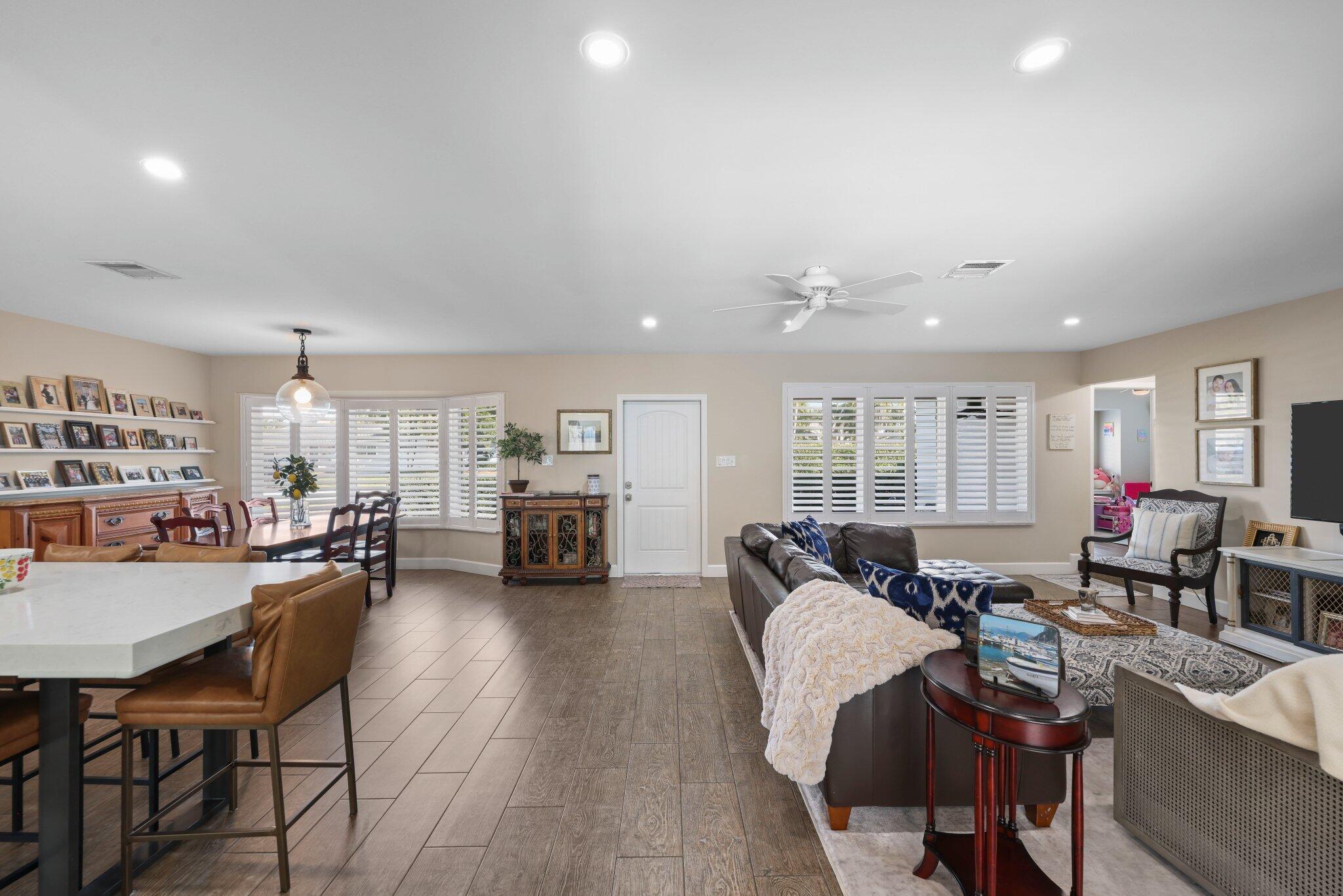 VENETIAN ISLES 3RD SEC - Residential