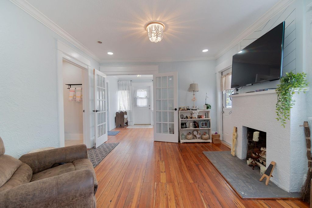 Photo of 421 N H Street, Lake Worth Beach, FL 33460 (MLS # R10980980)