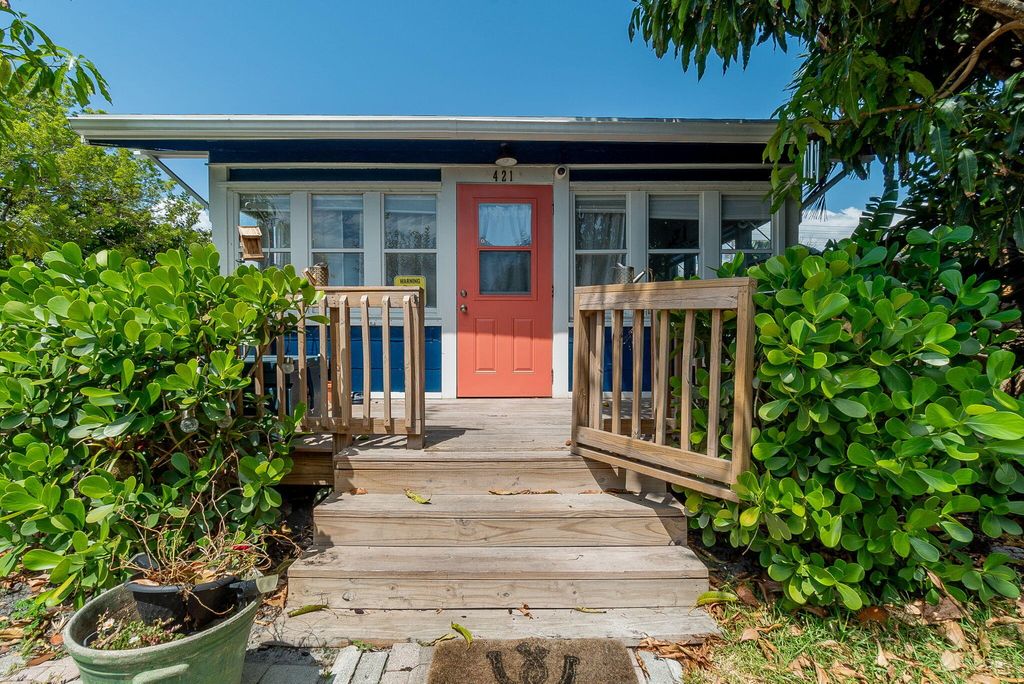 Photo of 421 N H Street, Lake Worth Beach, FL 33460 (MLS # R10980980)