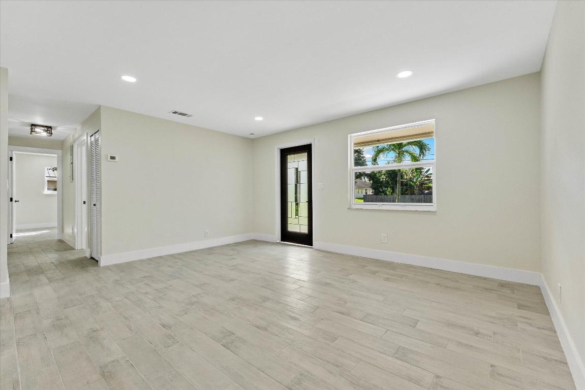 SQUARE LAKE SCHOOL - Residential