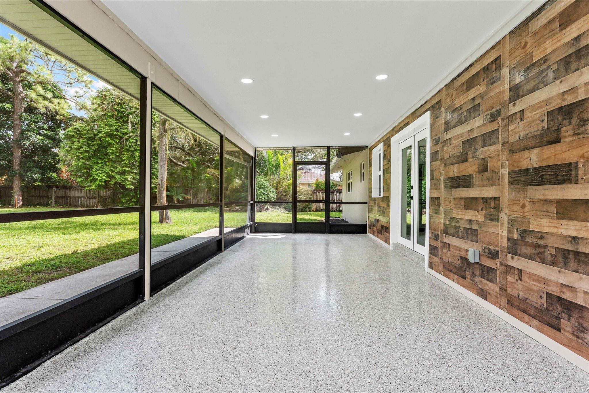 SQUARE LAKE SCHOOL - Residential