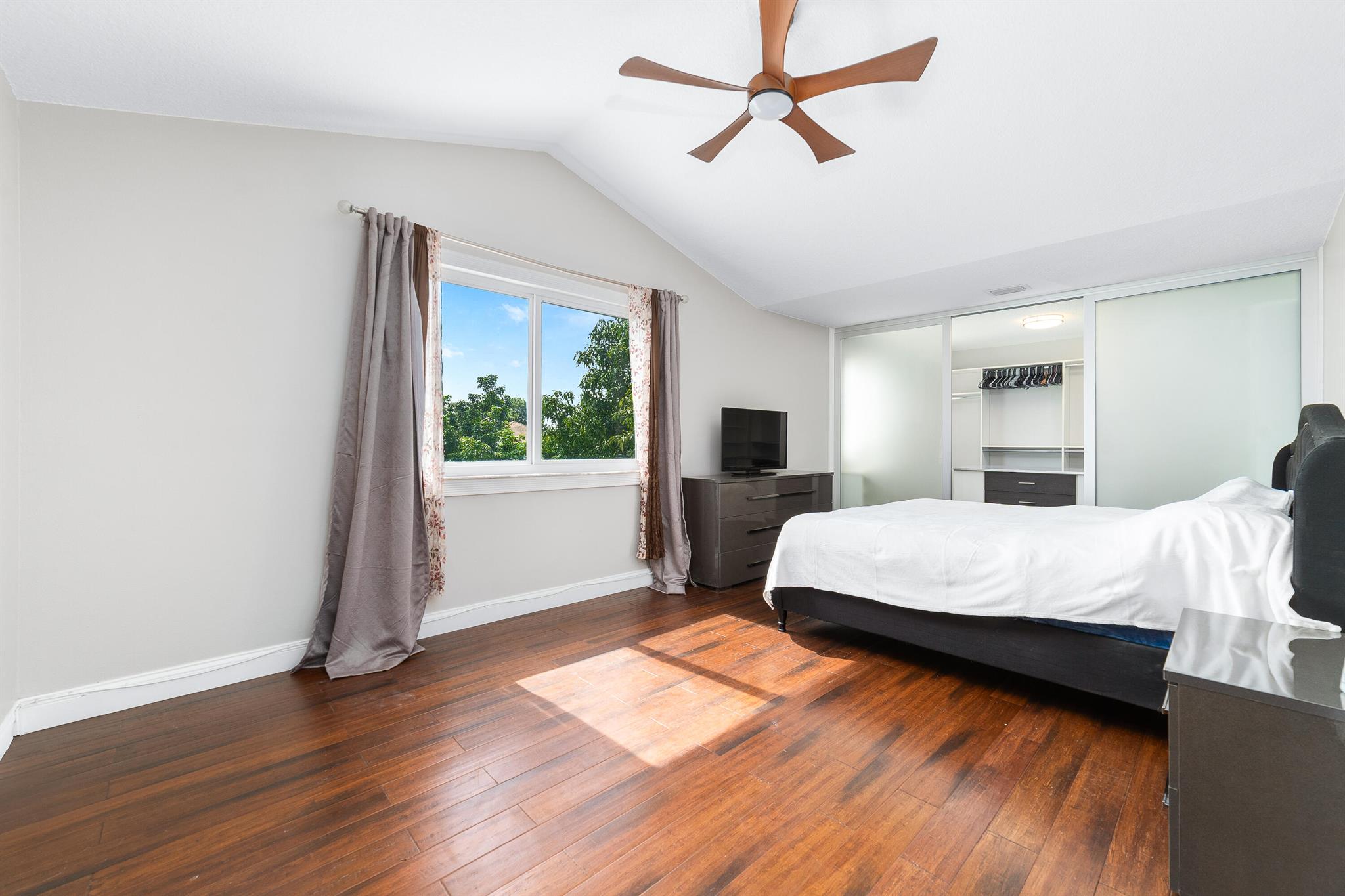 HOLIDAY SPRINGS EAST - Residential