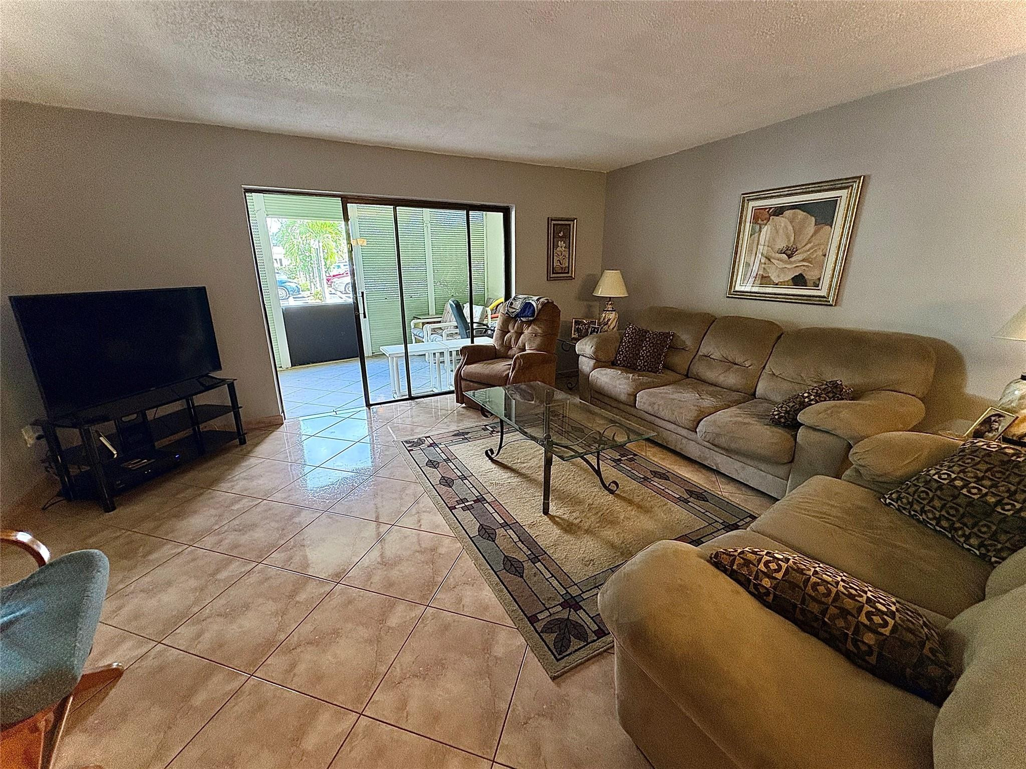 EMERALD CONDO - Residential