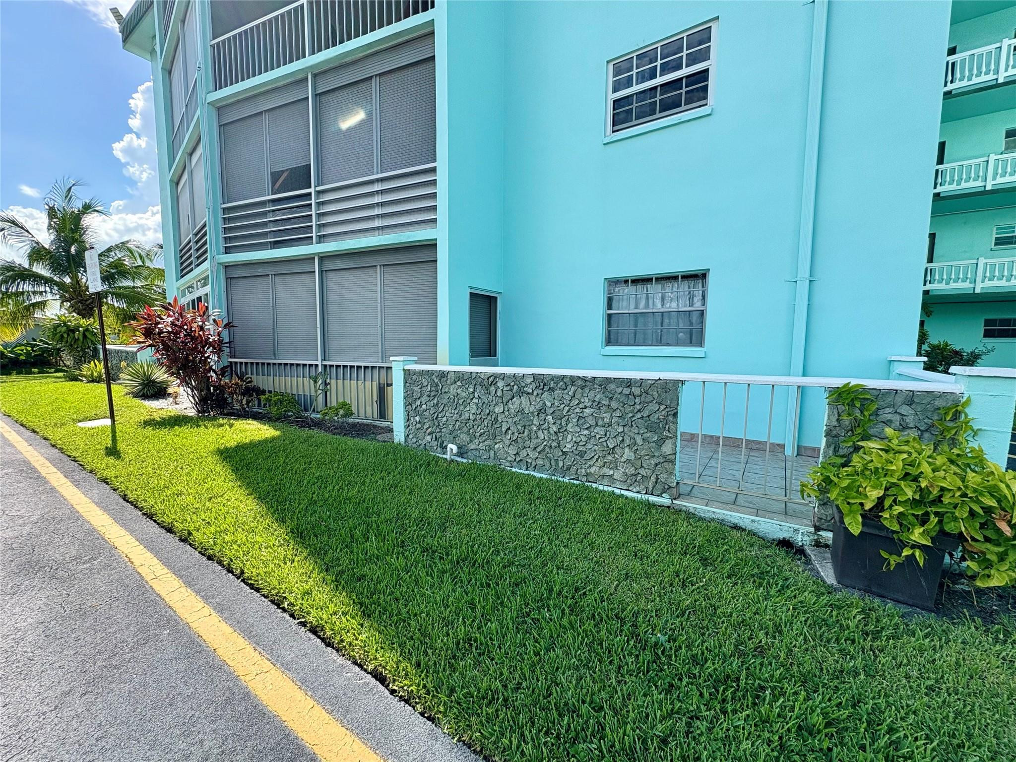 EMERALD CONDO - Residential