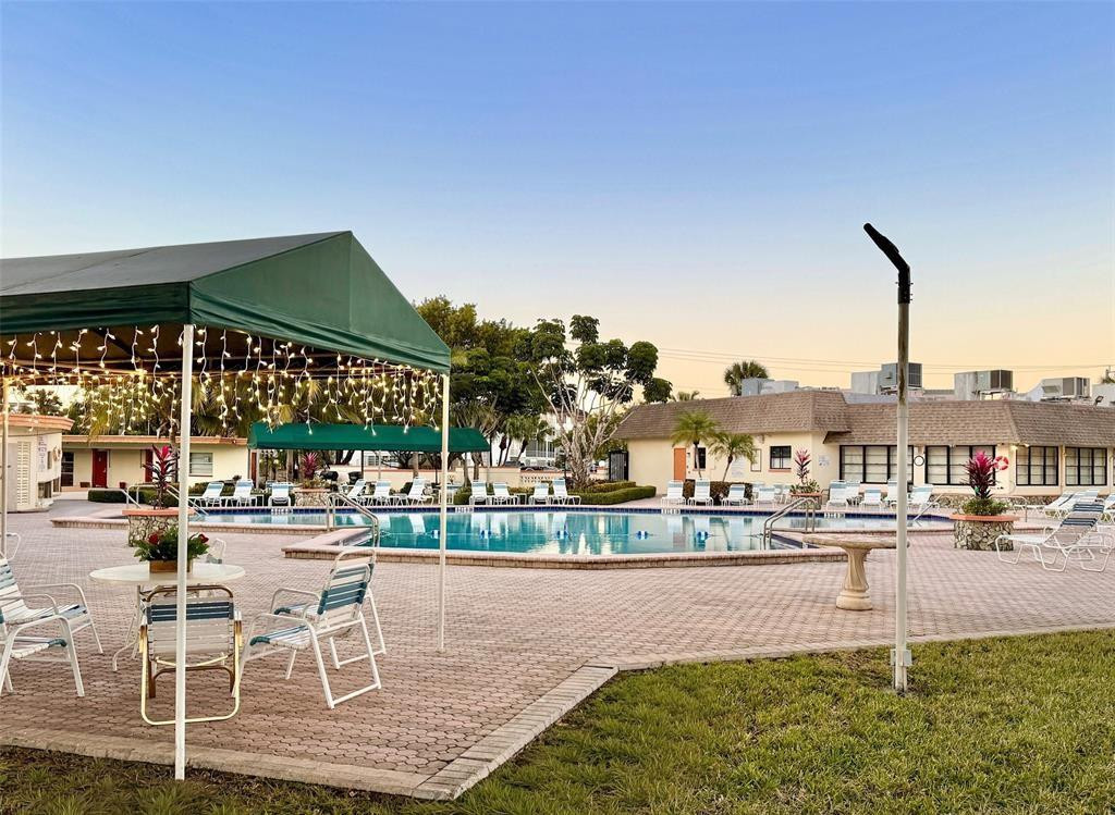 EMERALD CONDO - Residential