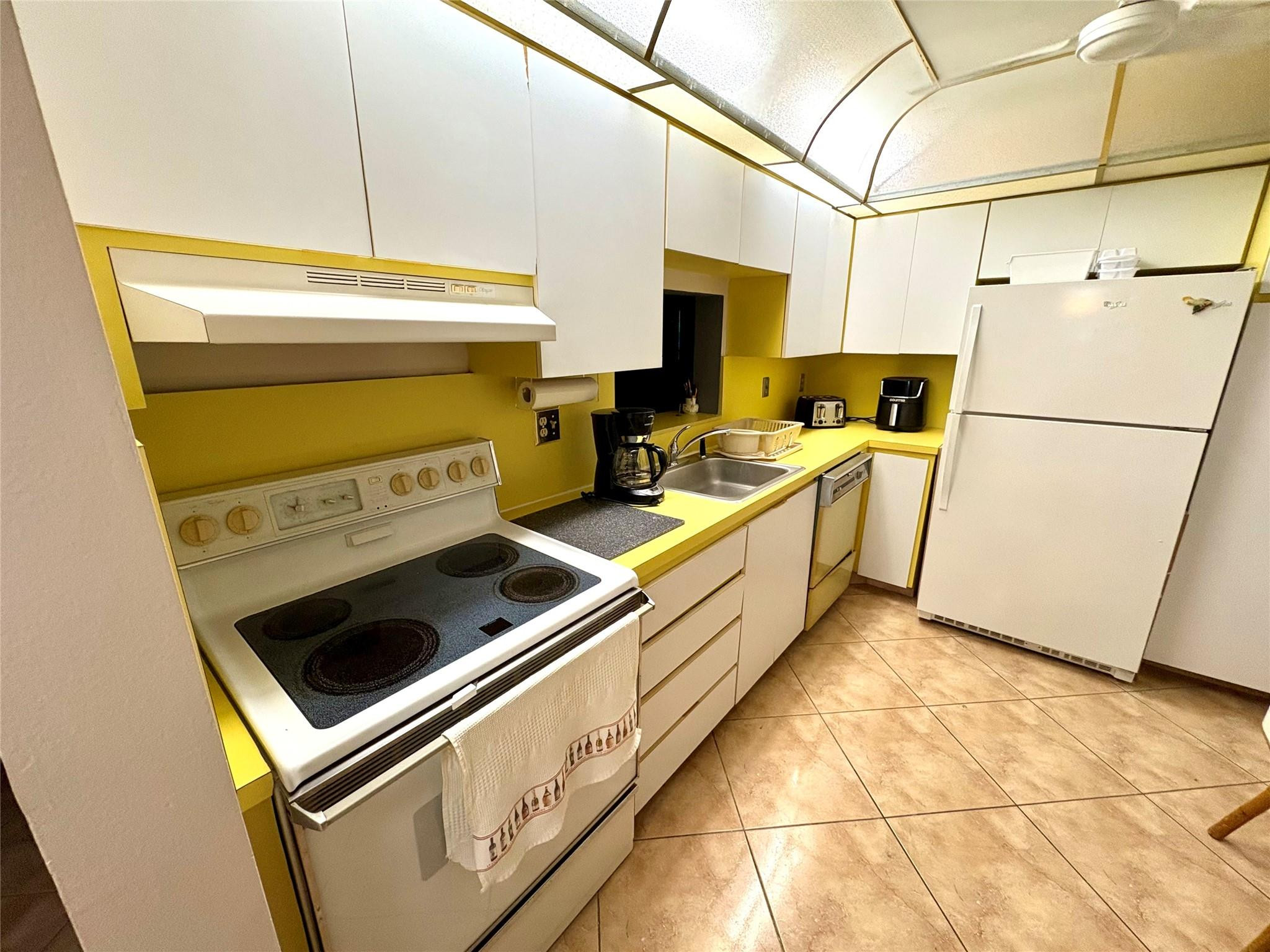 EMERALD CONDO - Residential