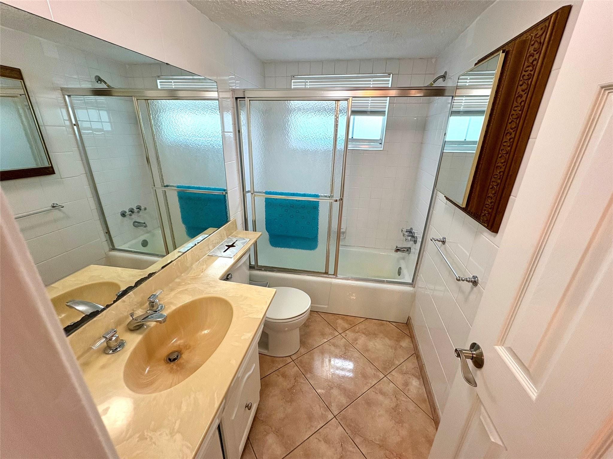 EMERALD CONDO - Residential