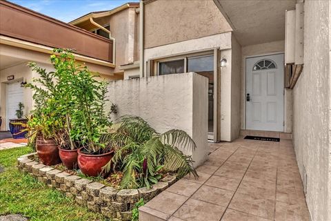 869 NW 81st Ter 2 Plantation FL 33324