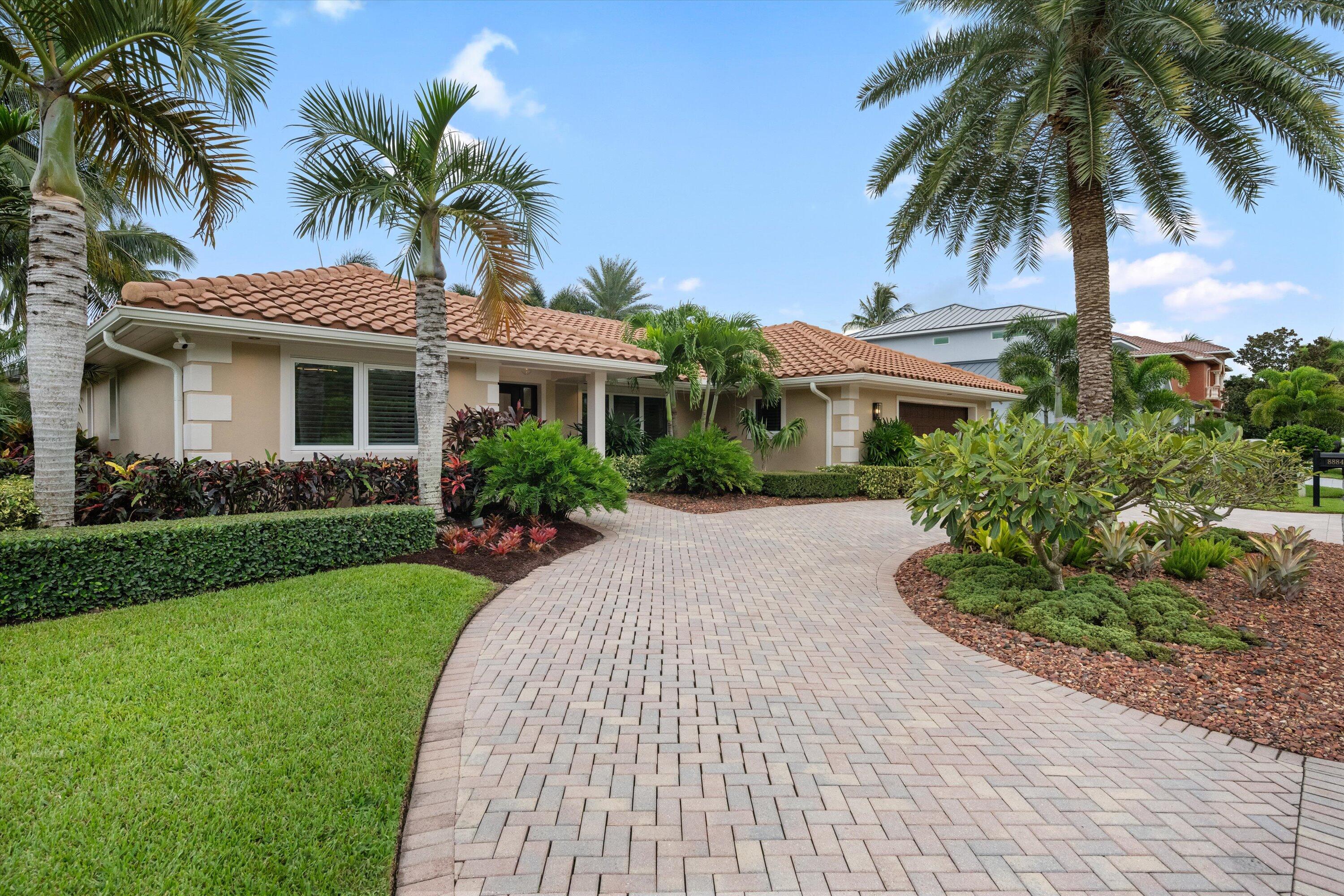 8884 SE Pelican Island Way