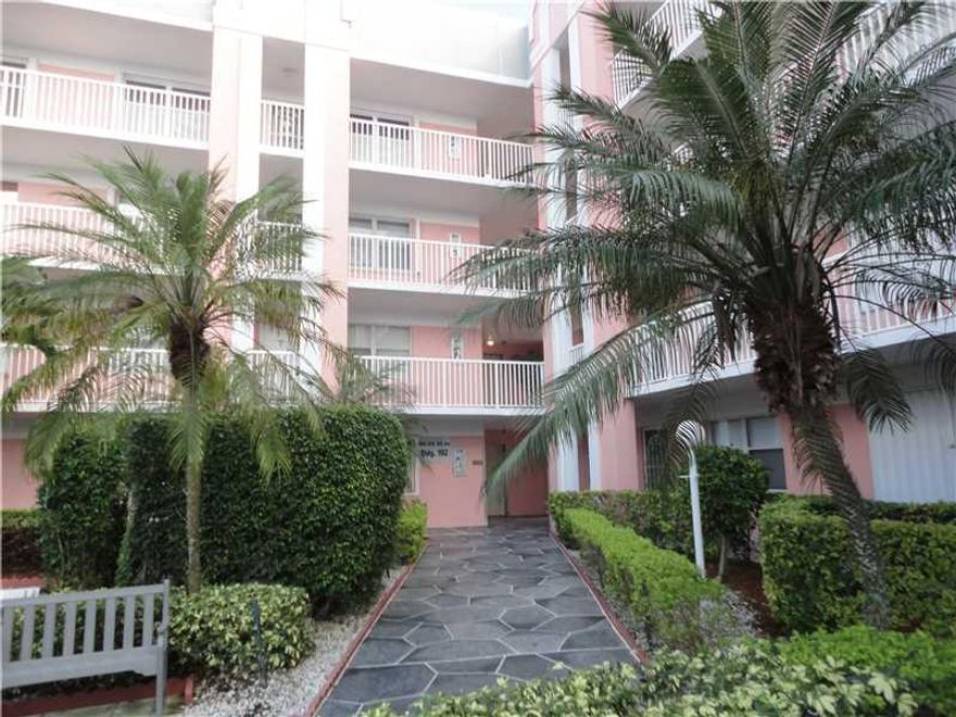 Well maintained 2/2 condo in the desirable "The Island" section of Sunrise Lakes. This is a 55+ community. A minimum income of 30K per year is required by the board.New carpet and water heater. Unit is freshly painted. Great peaceful community. Large livi ng/dining area. Full size washer and dryer in unit. Recently remodeled bathroom, eat in kitchen. Community has numerous amenities, including pool, tennis and exercise room.