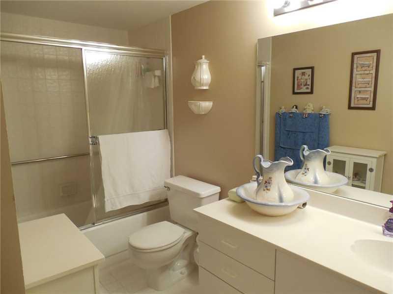 SUNRISE LAKES - Residential