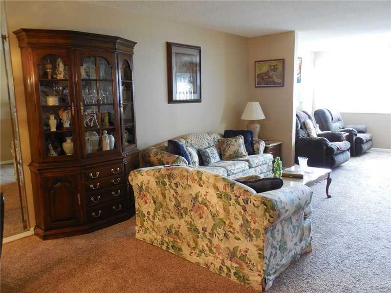 SUNRISE LAKES - Residential