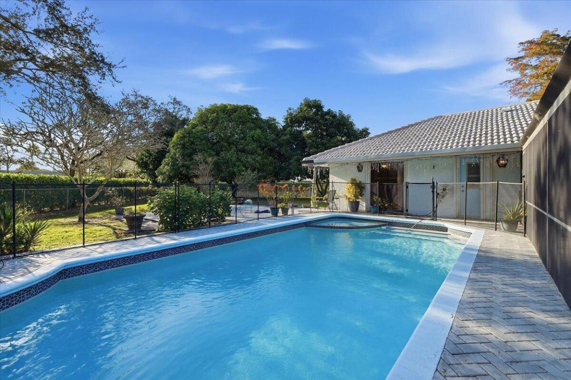 PINE RIDGE - Residential